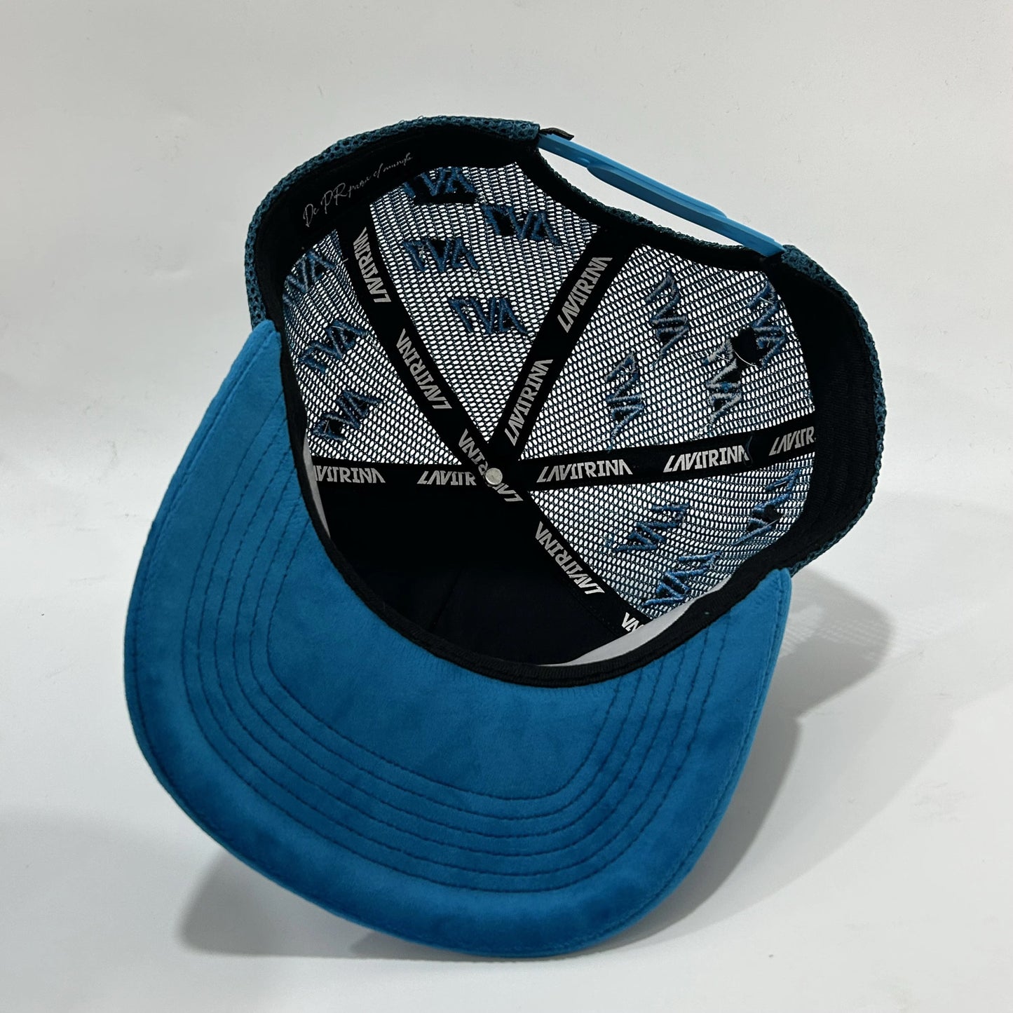 La Vitrina Light Blue Mesh Cap