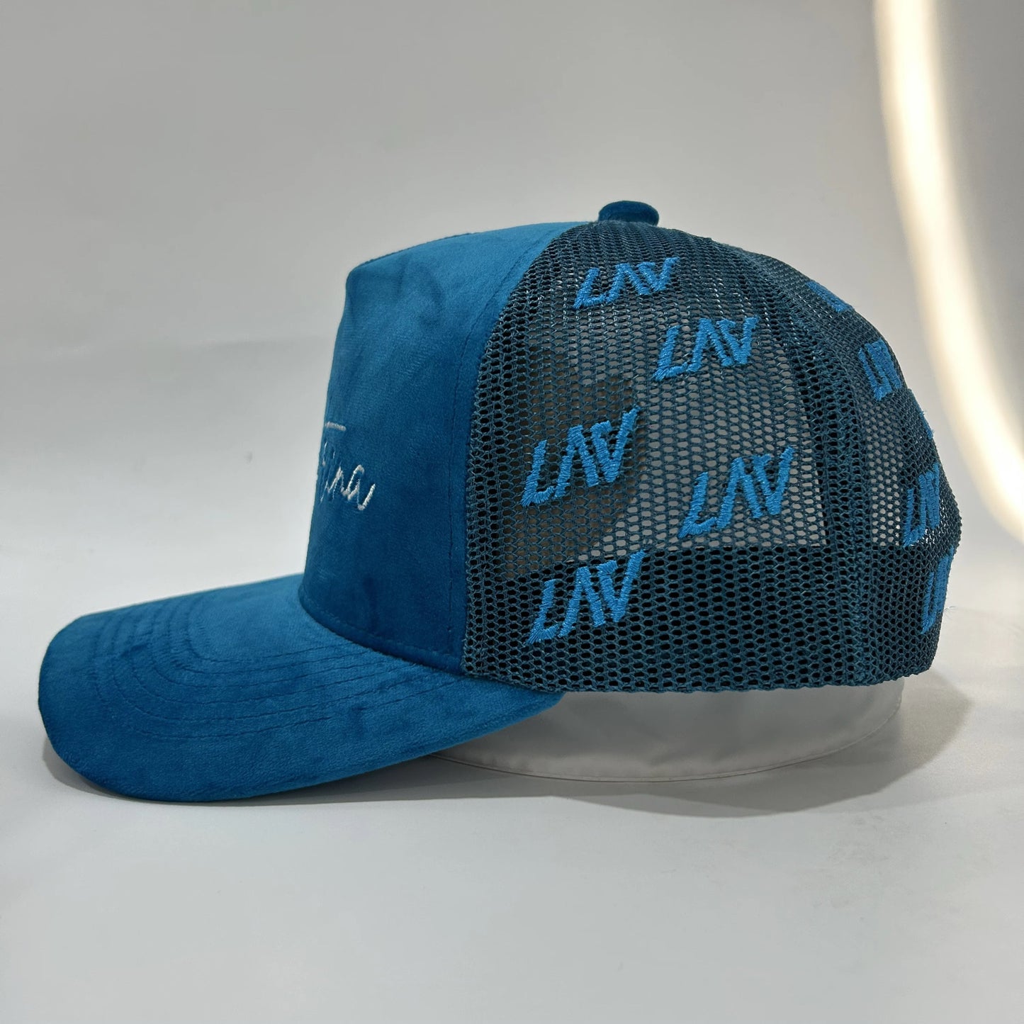 La Vitrina Light Blue Mesh Cap